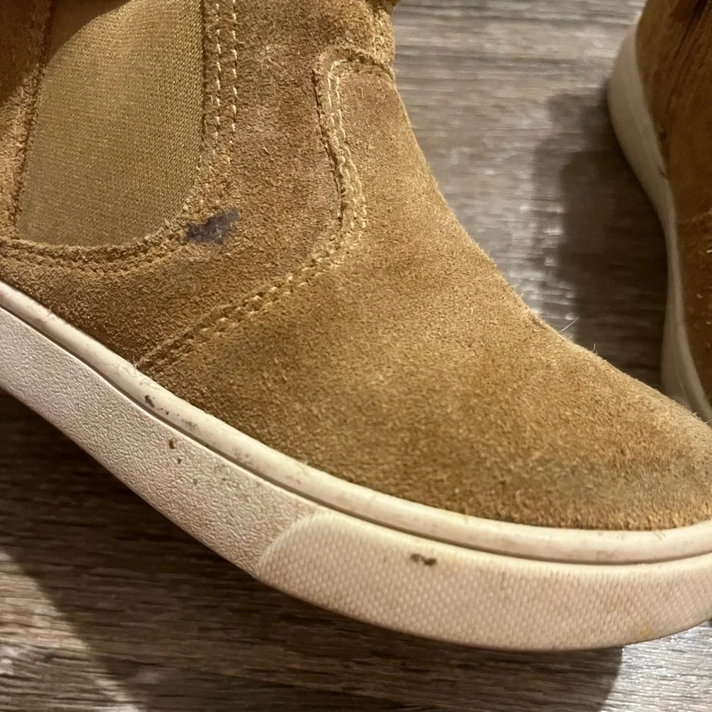 UGG Kids Tan Hamden II Suede Chelsea Boots size 10T